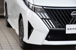 日産セレナ ハイウェイスター フロントデザイン・LEDヘッドライト