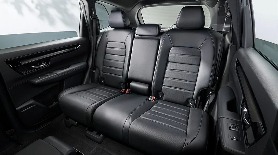 ホンダ CR-V 前後スライドと8段階リクライニングができるリアシート。