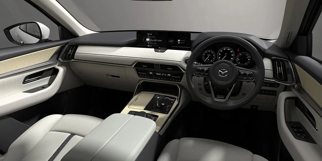 マツダ CX-60 ピュアホワイトのナッパレザーと織物、本杢を組み合わせたPremium Modernの室内。