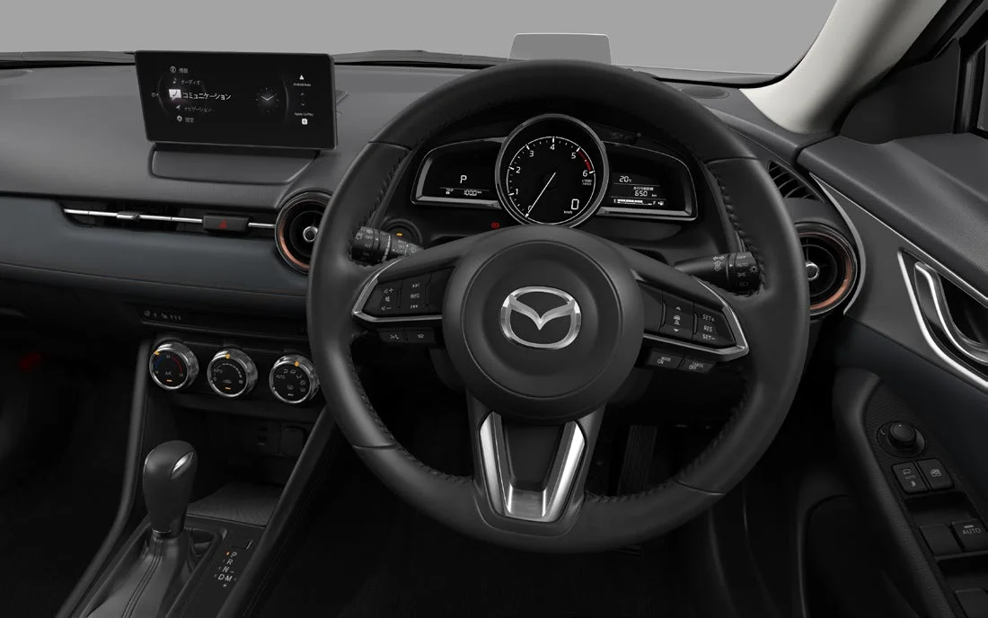 マツダ CX-3 運転席まわりの写真(マツダ公式カタログ「MAZDA CX-3 PRODUCT CATALOGUE」掲載)。