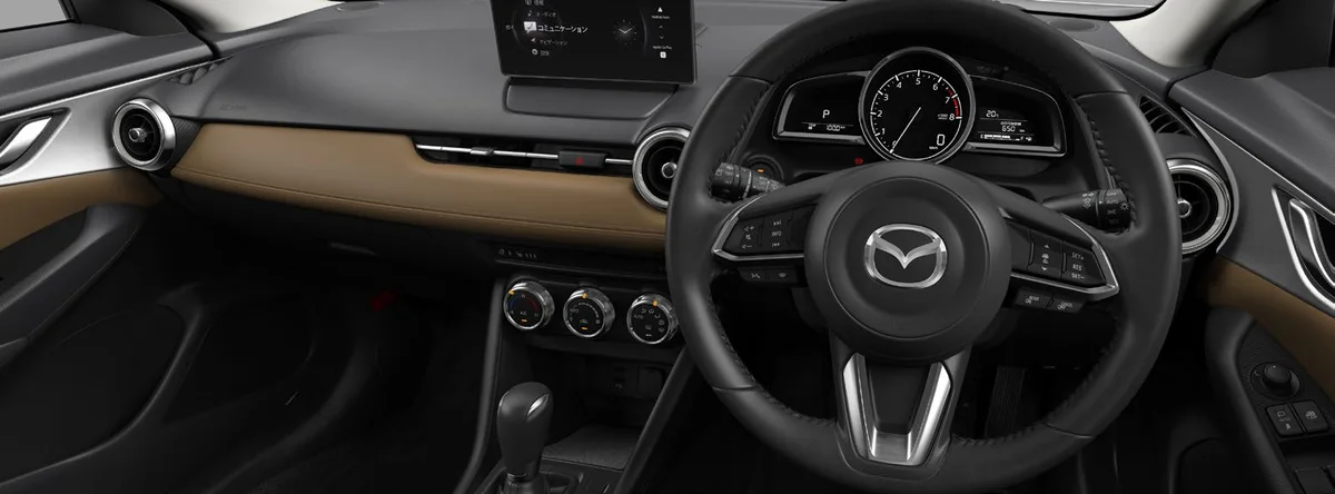 マツダ CX-3 15S Urban Dresser Ⅱのインパネ(マツダ公式カタログのグレードチャート掲載)。