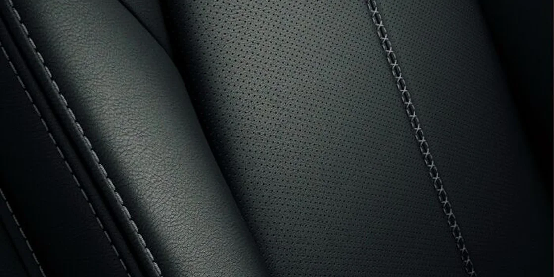 マツダ ロードスター S Leather Packageに標準のレザー（ブラック）シート。