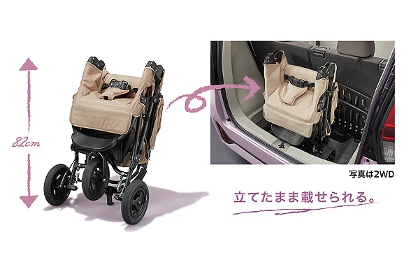 三菱 eKワゴン 荷室の床のラゲッジフロアボードを立てると、大容量のラゲッジアンダーボックスが現れます(写真は2WD)。