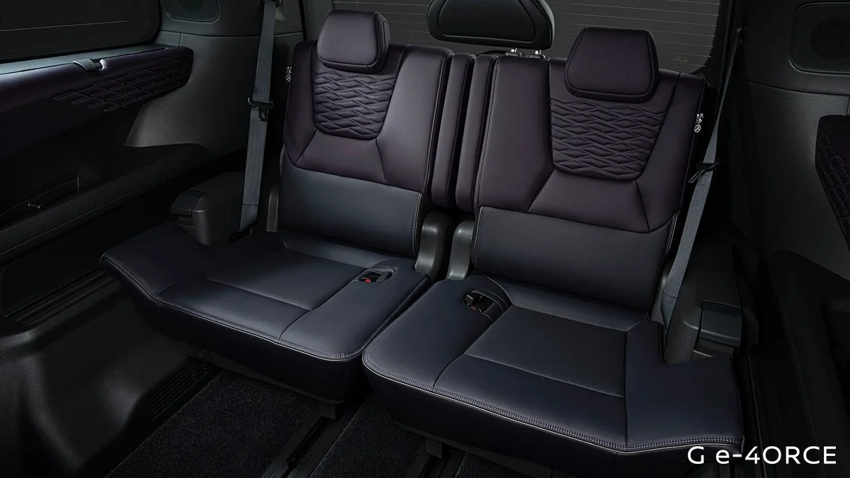 日産 エルグランド エルグランド G e-4ORCEの3列目シート。