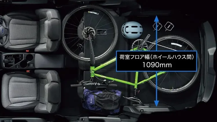 スバル クロストレック 2名乗車時に自転車を積んだ例（公式サイトの写真）。