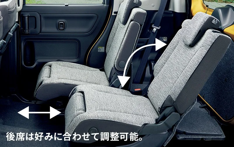 スズキ スペーシア 後席は左右独立でスライドとリクライニングができ、乗る人に合わせて位置を調整できます。