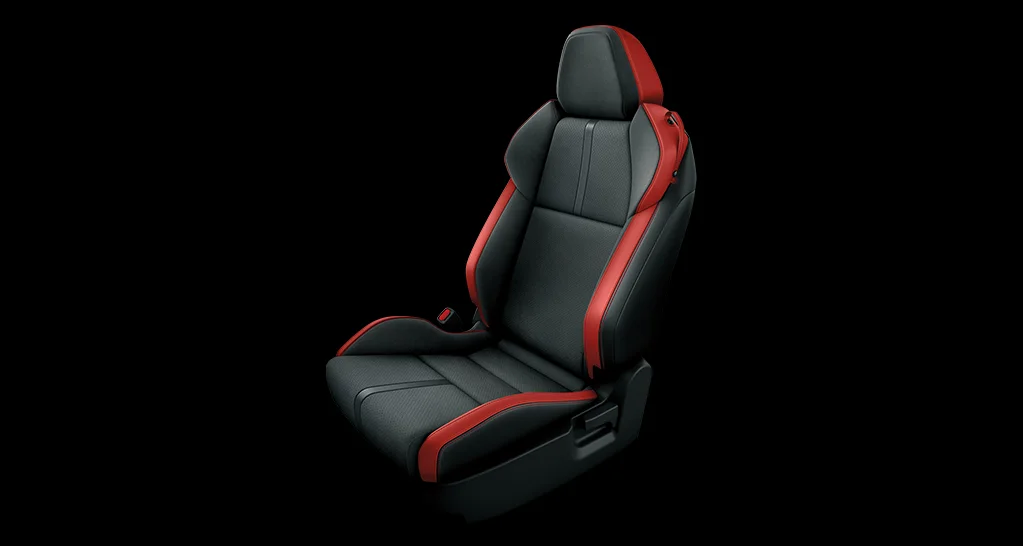 トヨタ GR86 RZのフロントシートです（内装色ブラック×レッド）。