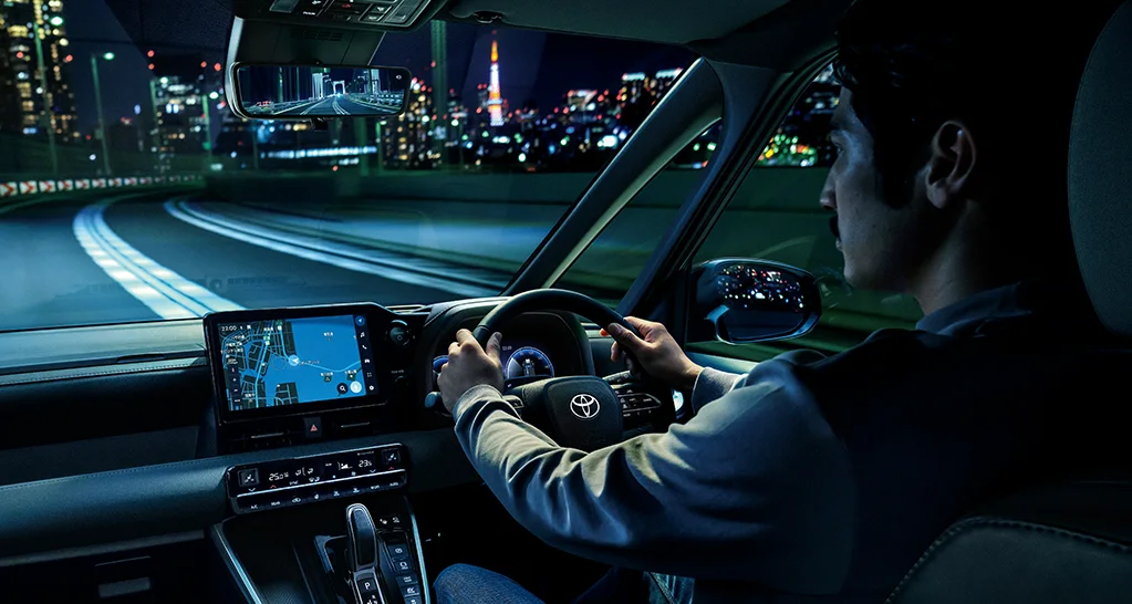 トヨタ ヴォクシー ヴォクシーの運転席まわり。メーター、上方に配置したディスプレイオーディオなどを連携させたレイアウトです。