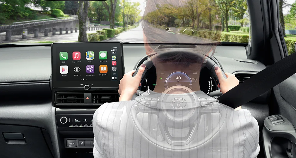 トヨタ ヤリスクロス 運転席から見たメーターとディスプレイオーディオ